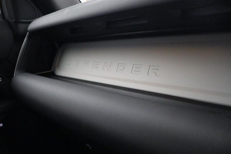 2025 (25) LAND ROVER DEFENDER 2.0 P300e X-Dynamic SE 110 5dr Auto 5821040