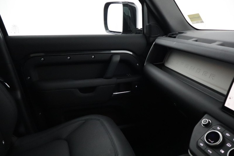 2025 (25) LAND ROVER DEFENDER 2.0 P300e X-Dynamic SE 110 5dr Auto 5821034