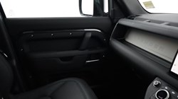 2025 (25) LAND ROVER DEFENDER 2.0 P300e X-Dynamic SE 110 5dr Auto 5821034