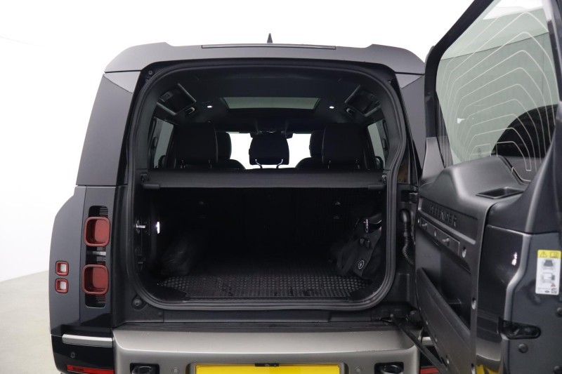 2025 (25) LAND ROVER DEFENDER 2.0 P300e X-Dynamic SE 110 5dr Auto 5820986