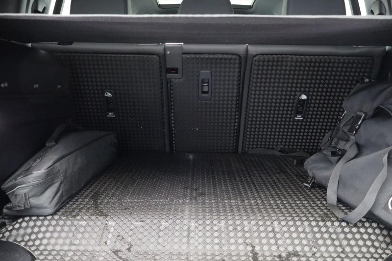 2025 (25) LAND ROVER DEFENDER 2.0 P300e X-Dynamic SE 110 5dr Auto 5820987