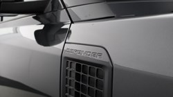 2025 (25) LAND ROVER DEFENDER 2.0 P300e X-Dynamic SE 110 5dr Auto 5821000