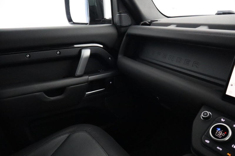 2024 (24) LAND ROVER DEFENDER 3.0 D250 X-Dynamic HSE 110 5dr Auto 5845111