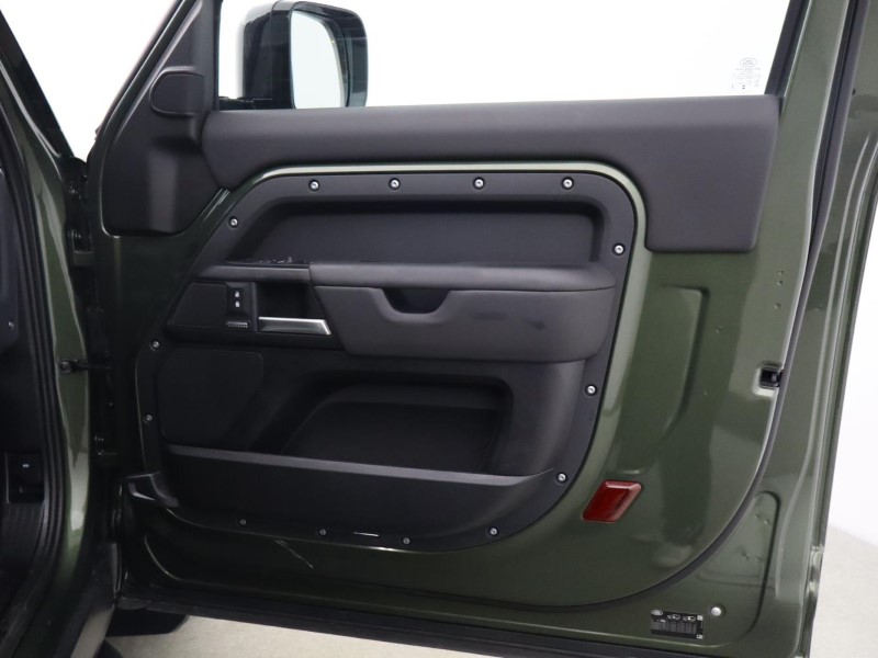 2026 (26) LAND ROVER DEFENDER 3.0 D250 X-Dynamic HSE 90 3dr Auto 5818650