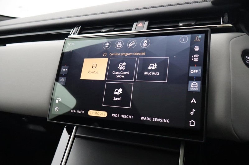 2026 (26) LAND ROVER RANGE ROVER VELAR 2.0 D200 MHEV Dynamic SE 5dr Auto 5821856