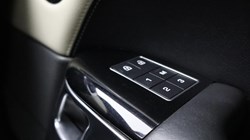 2022 (22) LAND ROVER DISCOVERY 3.0 D300 R-Dynamic HSE 5dr Auto 5857404