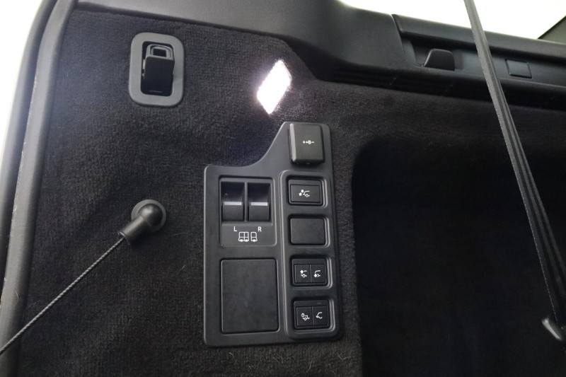 2023 (73) LAND ROVER DISCOVERY 3.0 D300 Dynamic SE 5dr Auto 5855648