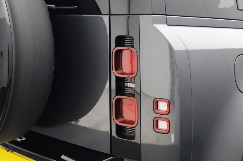 2024 (74) LAND ROVER DEFENDER 3.0 D250 X-Dynamic HSE 110 5dr Auto 5842797