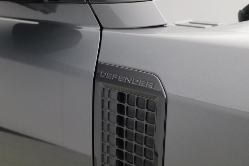 2024 (74) LAND ROVER DEFENDER 3.0 D250 X-Dynamic HSE 110 5dr Auto 5842812