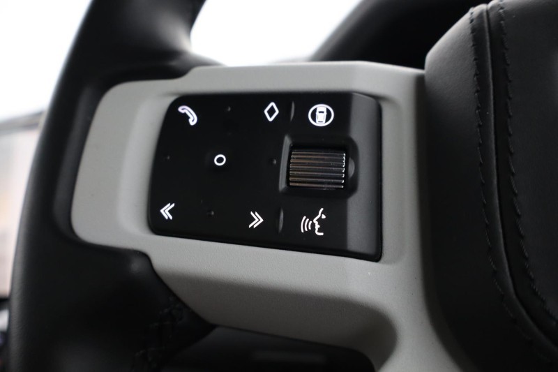 2024 (74) LAND ROVER DEFENDER 3.0 D250 X-Dynamic HSE 110 5dr Auto 5842837