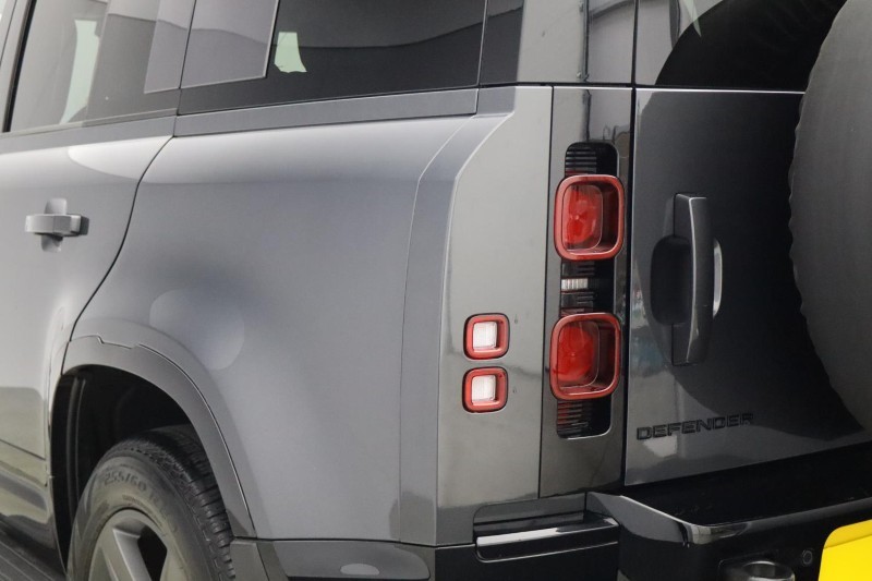 2024 (74) LAND ROVER DEFENDER 3.0 D250 X-Dynamic HSE 110 5dr Auto 5842795