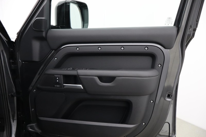 2024 (74) LAND ROVER DEFENDER 3.0 D250 X-Dynamic HSE 110 5dr Auto 5842832
