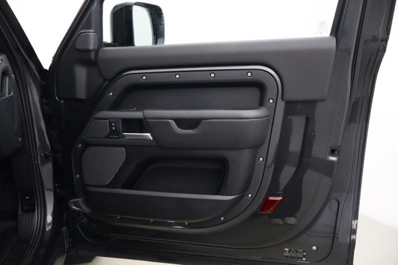 2024 (24) LAND ROVER DEFENDER 3.0 D250 X-Dynamic HSE 90 3dr Auto 5889667