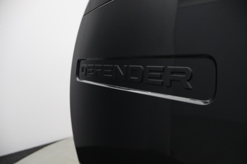 2024 (24) LAND ROVER DEFENDER 3.0 D250 X-Dynamic HSE 90 3dr Auto 5889645