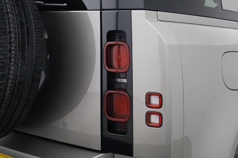 2025 (74) LAND ROVER DEFENDER 3.0 D350 X-Dynamic HSE 110 5dr Auto [7 Seat] 5861140