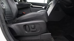 2021 (71) LAND ROVER DISCOVERY 3.0 D250 R-Dynamic S 5dr Auto 5865823