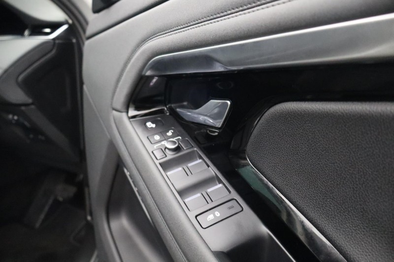 2020 (69) LAND ROVER RANGE ROVER EVOQUE 2.0 P200 SE 5dr Auto 5877736