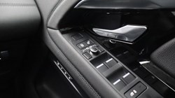 2020 (69) LAND ROVER RANGE ROVER EVOQUE 2.0 P200 SE 5dr Auto 5877768