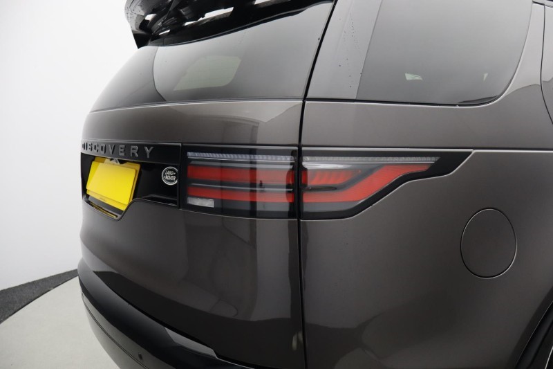 2023 (23) LAND ROVER DISCOVERY 3.0 D300 R-Dynamic HSE 5dr Auto 5909284