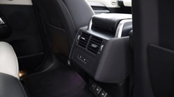 2023 (23) LAND ROVER DISCOVERY 3.0 D300 R-Dynamic HSE 5dr Auto 5909301
