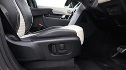2023 (23) LAND ROVER DISCOVERY 3.0 D300 R-Dynamic HSE 5dr Auto 5909327