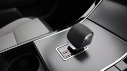2024 (24) LAND ROVER RANGE ROVER VELAR 3.0 D300 MHEV Dynamic SE 5dr Auto 5876730