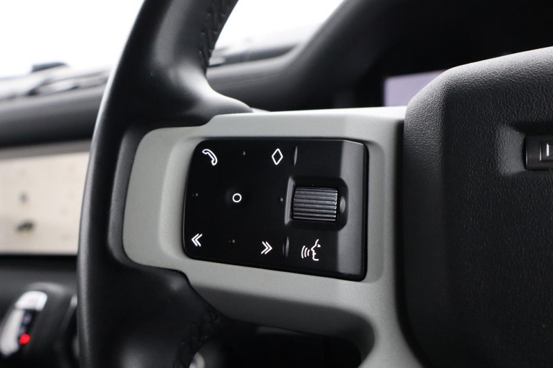2023 (23) LAND ROVER DEFENDER 3.0 D250 X-Dynamic SE 90 3dr Auto 5919085