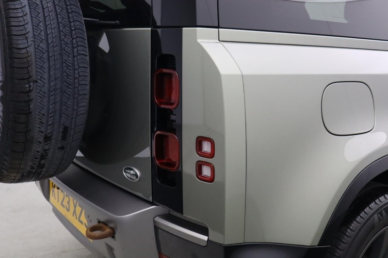 2023 (23) LAND ROVER DEFENDER 3.0 D250 X-Dynamic SE 90 3dr Auto 5919055