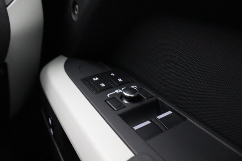 2023 (23) LAND ROVER DEFENDER 3.0 D250 X-Dynamic SE 90 3dr Auto 5919104