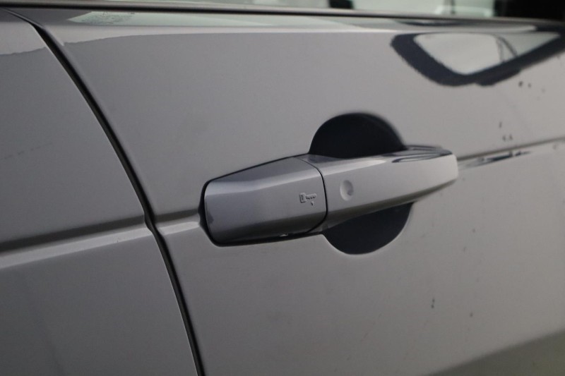 2023 (73) LAND ROVER DISCOVERY 3.0 D300 Dynamic HSE 5dr Auto 5943835
