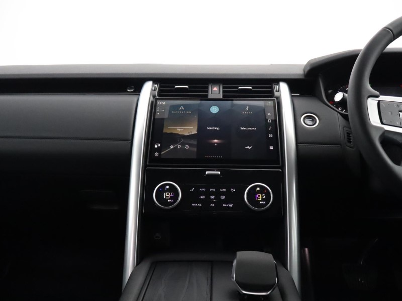2024 (73) LAND ROVER DISCOVERY 3.0 D300 S 5dr Auto 5964618