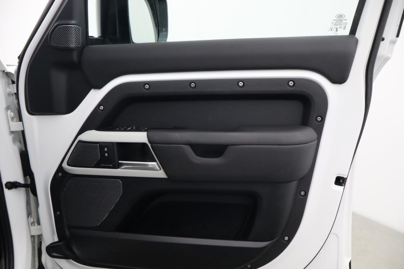 2023 (73) LAND ROVER COMMERCIAL DEFENDER 3.0 D250 Hard Top SE Auto [3 Seat] 5964485