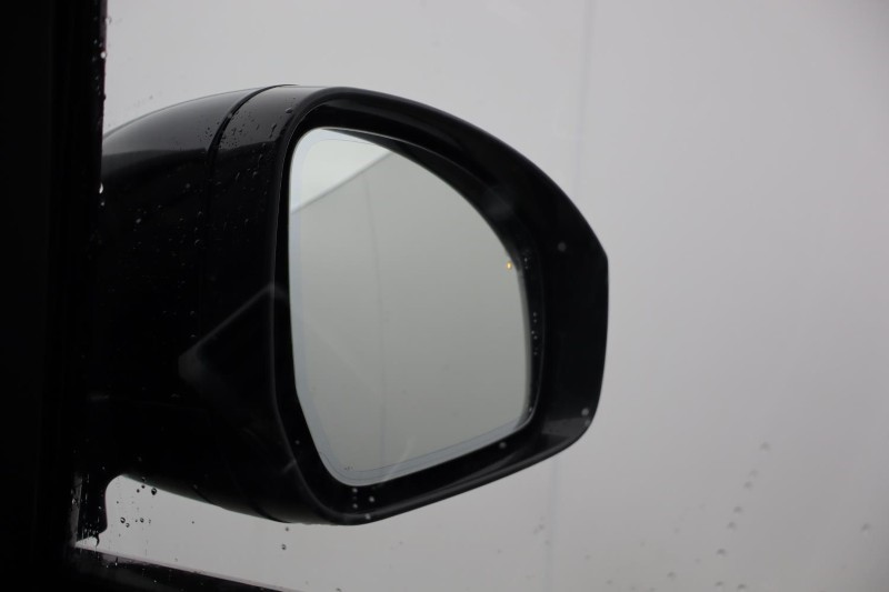 2023 (23) LAND ROVER DISCOVERY 3.0 D300 R-Dynamic HSE 5dr Auto 5962235