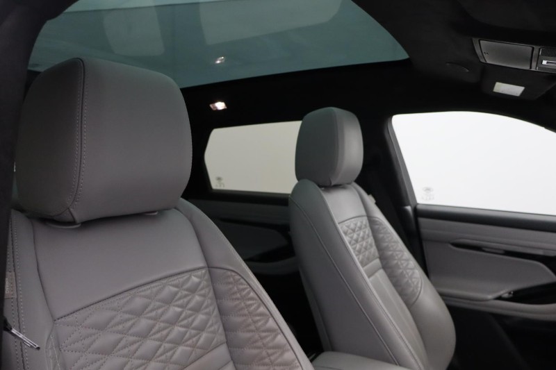 2022 (22) LAND ROVER RANGE ROVER EVOQUE 1.5 P300e Autobiography 5dr Auto 5976689