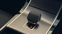 2025 (25) LAND ROVER RANGE ROVER EVOQUE 1.5 P270e Dynamic SE 5dr Auto 5307050