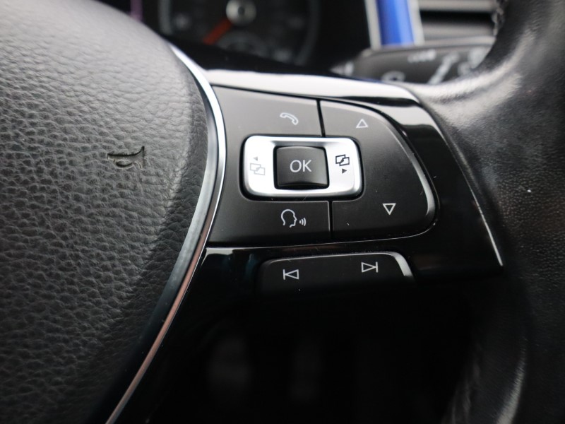 2018 (18) VOLKSWAGEN T-ROC 1.0 TSI Design 5dr 4815797