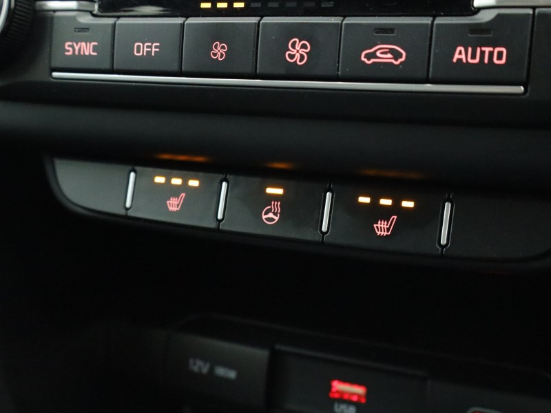 2025 (25) KIA CEED 1.5T GDi ISG 138 GT-Line 5dr 4829253