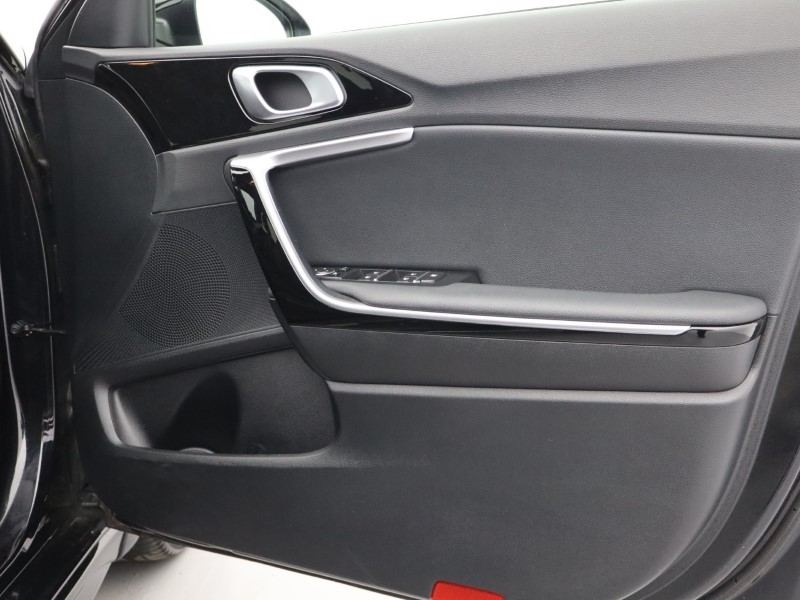 2025 (25) KIA CEED 1.5T GDi ISG 138 GT-Line 5dr 4829240