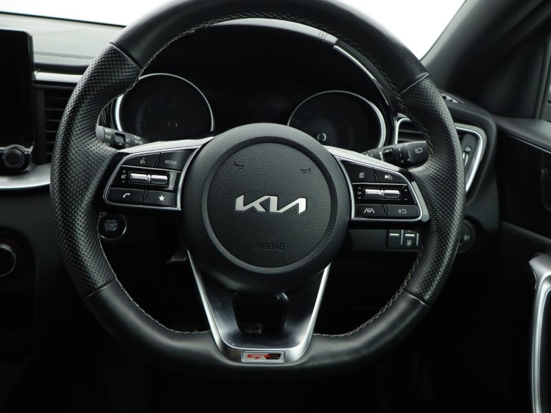 2025 (25) KIA CEED 1.5T GDi ISG 138 GT-Line 5dr 4829235