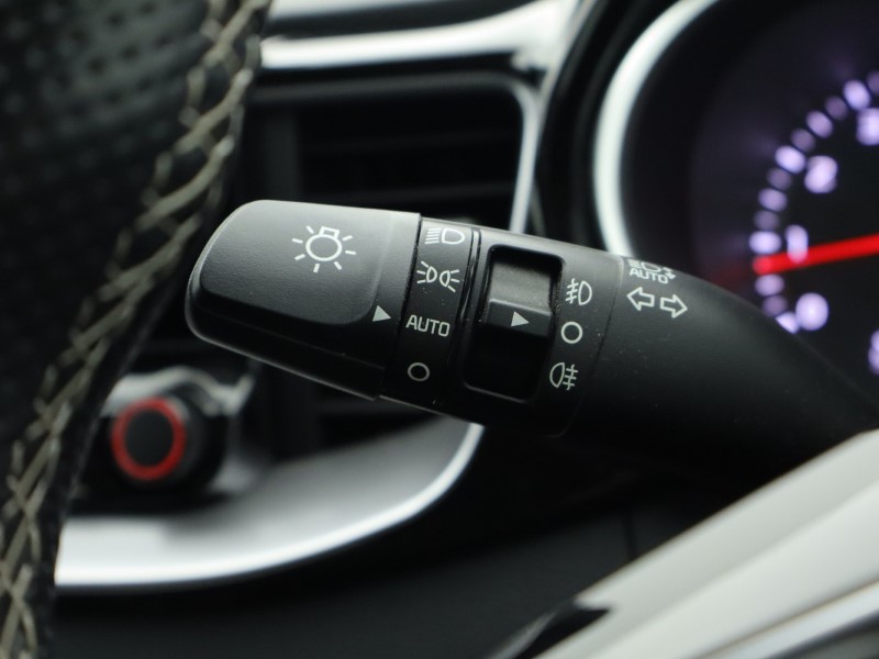 2025 (25) KIA CEED 1.5T GDi ISG 138 GT-Line 5dr 4829257