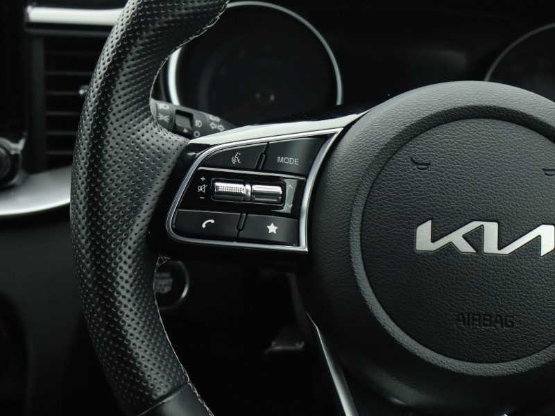 2025 (25) KIA CEED 1.5T GDi ISG 138 GT-Line 5dr 4829236