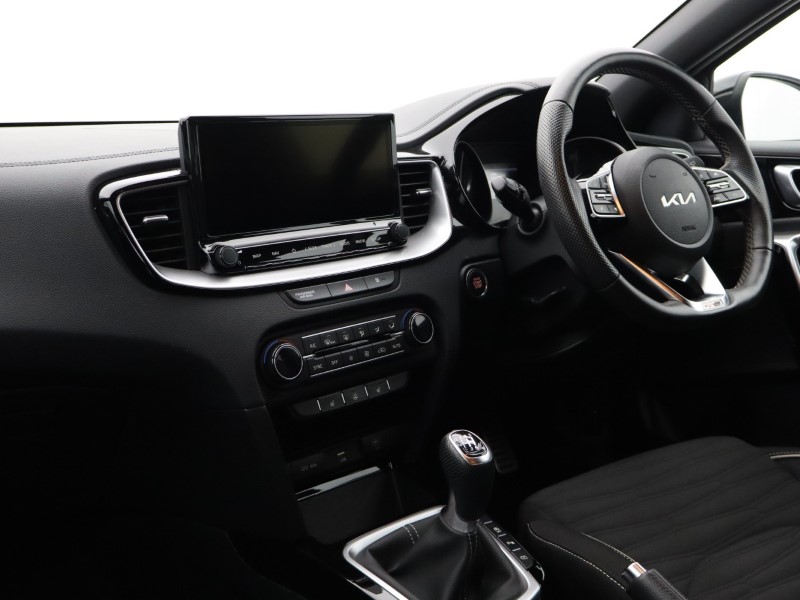 2025 (25) KIA CEED 1.5T GDi ISG 138 GT-Line 5dr 4829234