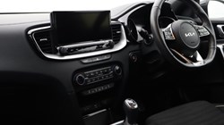 2025 (25) KIA CEED 1.5T GDi ISG 138 GT-Line 5dr 4829234