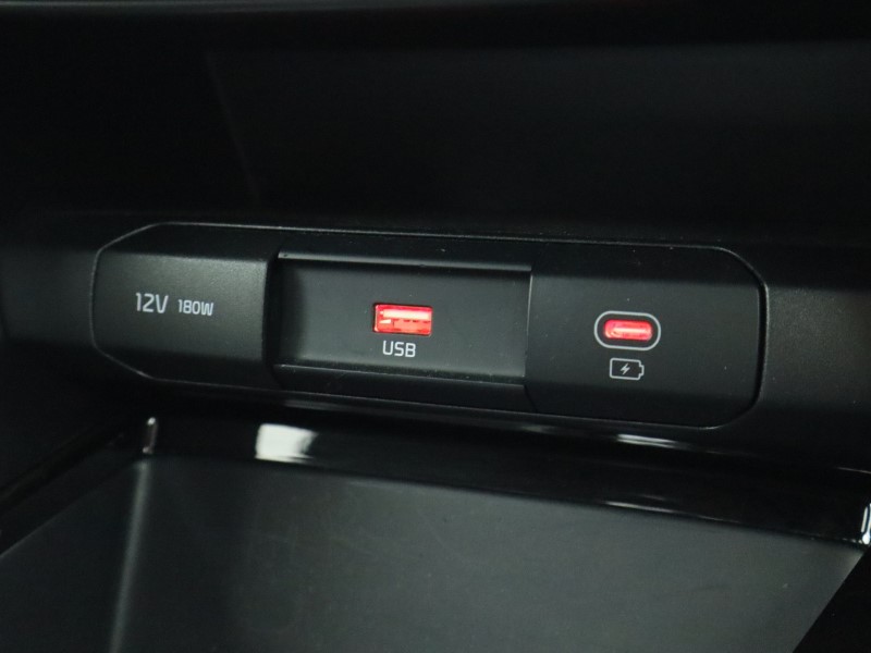 2025 (25) KIA CEED 1.5T GDi ISG 138 GT-Line 5dr 4829254