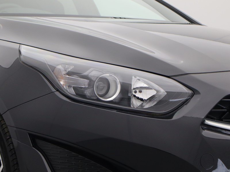 2025 (25) KIA CEED 1.5T GDi ISG 138 GT-Line 5dr 4829263