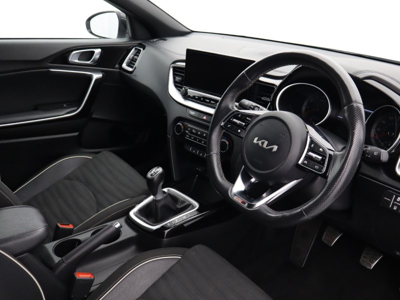 2025 (25) KIA CEED 1.5T GDi ISG 138 GT-Line 5dr 4829448