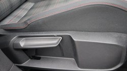 2020 (70) VOLKSWAGEN GOLF 2.0 TDI Life 5dr DSG 4855020