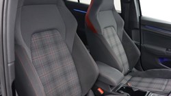 2020 (70) VOLKSWAGEN GOLF 2.0 TDI Life 5dr DSG 4855021