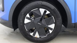 2025 (75) KIA SPORTAGE 1.6T GDi HEV Pure 5dr Auto 4898895