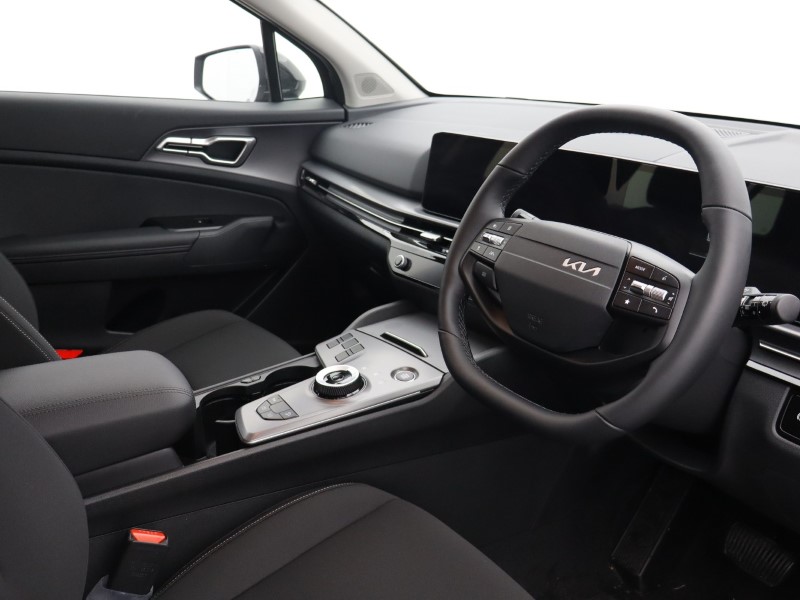 2025 (75) KIA SPORTAGE 1.6T GDi HEV Pure 5dr Auto 4898899